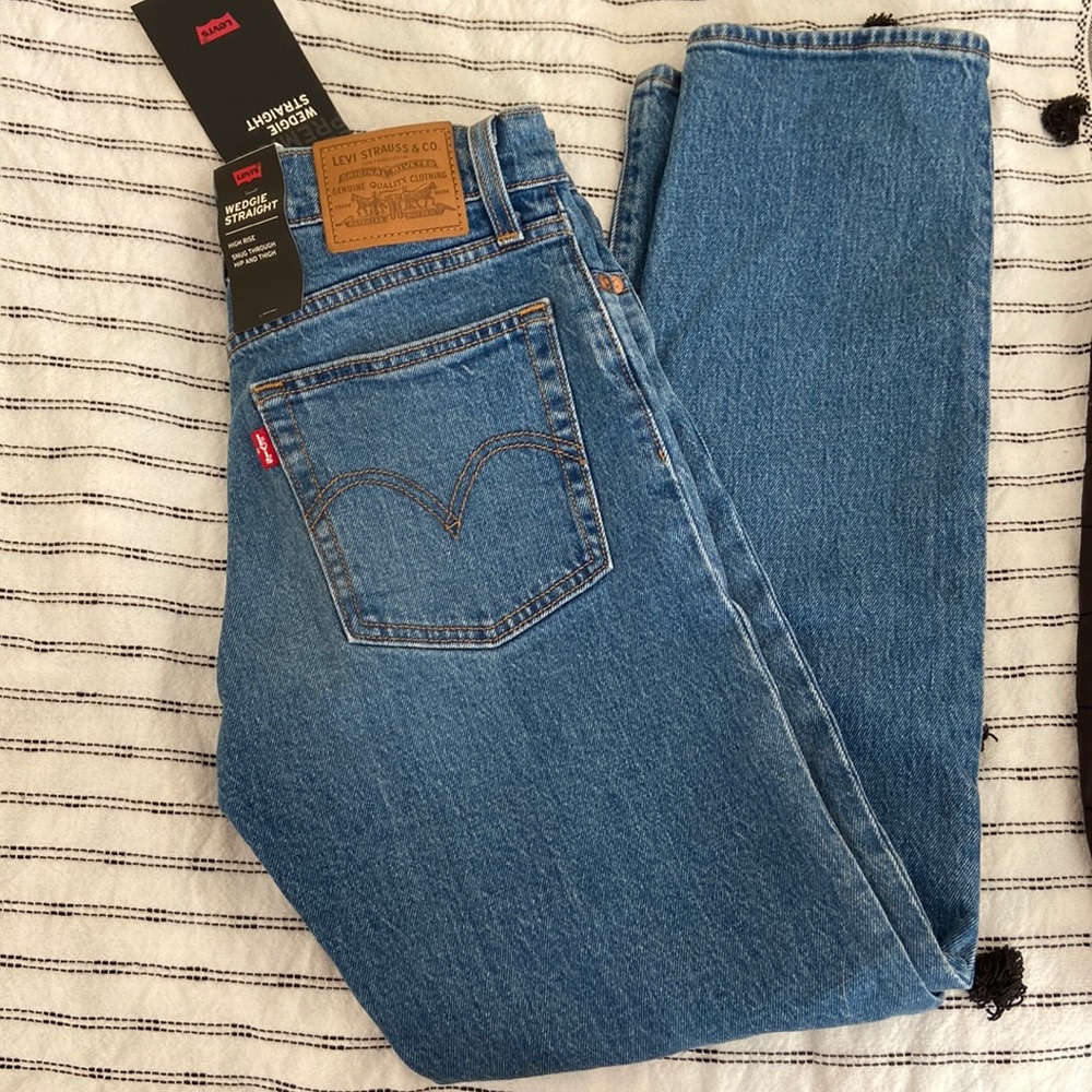 NWT Levi wedgie jeans
